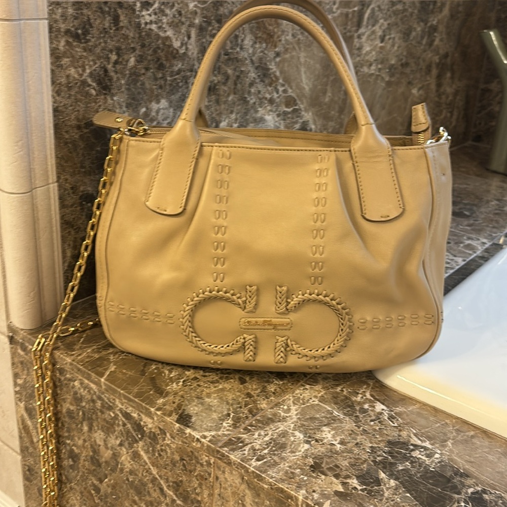 Salvatore Ferragamo Gancio Cream Handbag - Picture 6 of 9
